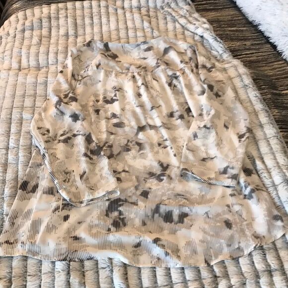 Beautiful black and white apt. 9 blouse - Picture 7 of 7